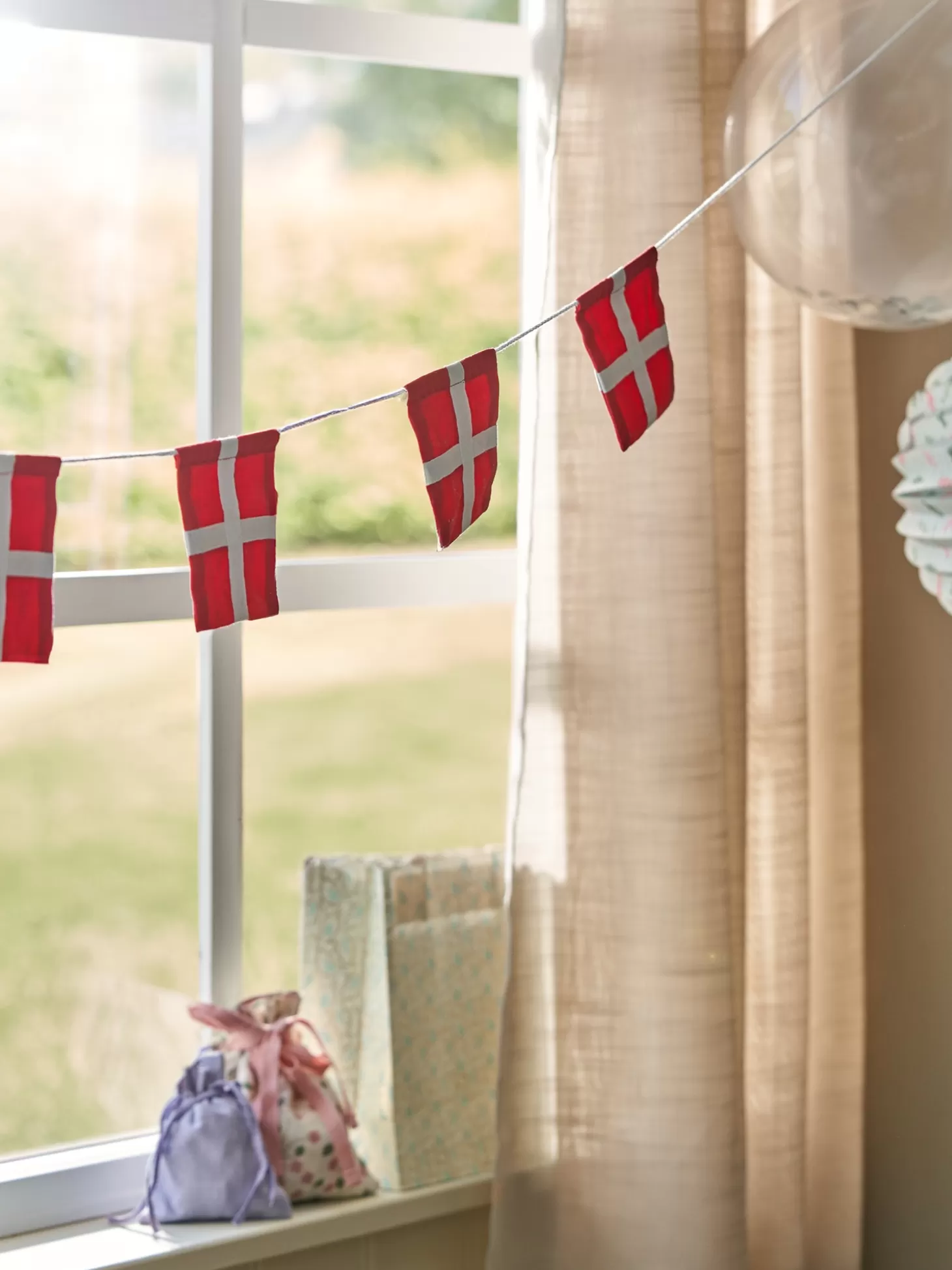 Søstrene Grene Flagranke Med Dannebrogsflag